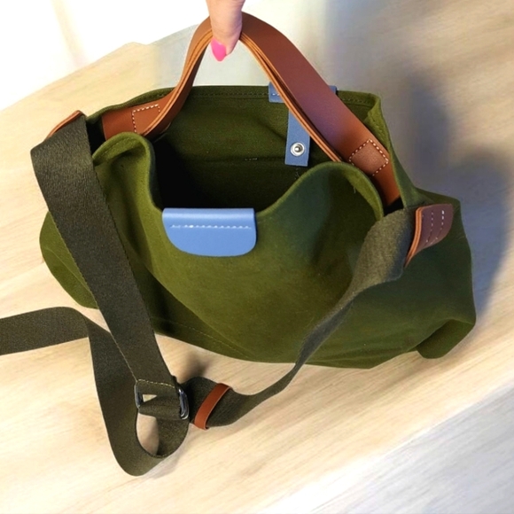 Handbags - ‼️Sale‼️Stylish Green Canvas Messenger Bag FAST SHIPPING📦